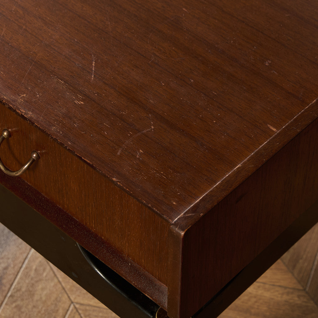 Tola&black ベッドサイドテーブル 206