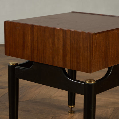 Tola&black ベッドサイドテーブル 206