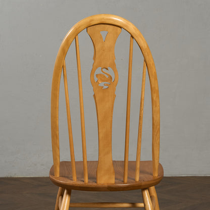 スワンバックチェア ラウンドメタルラベル