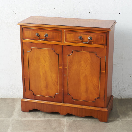 The George Honeyball Collection キャビネット