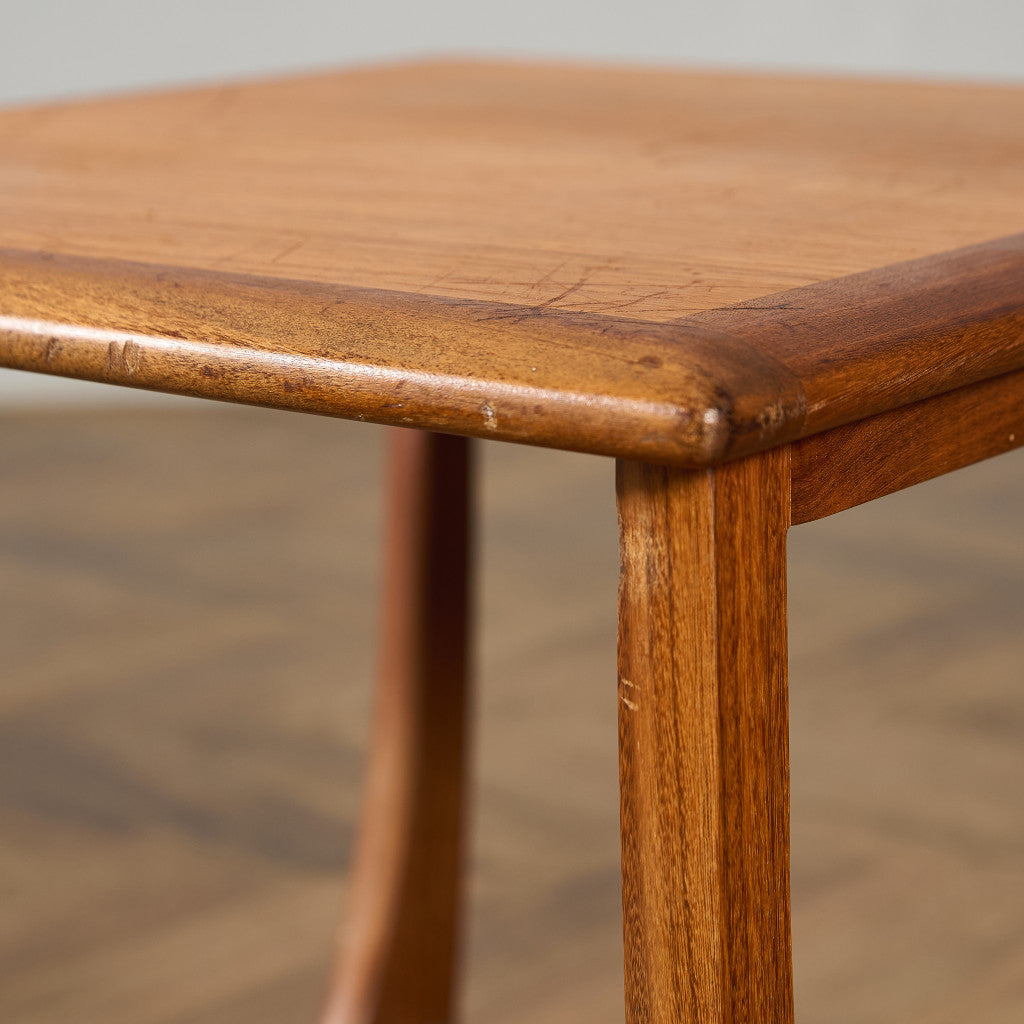 Astro タイルトップ ネストテーブル