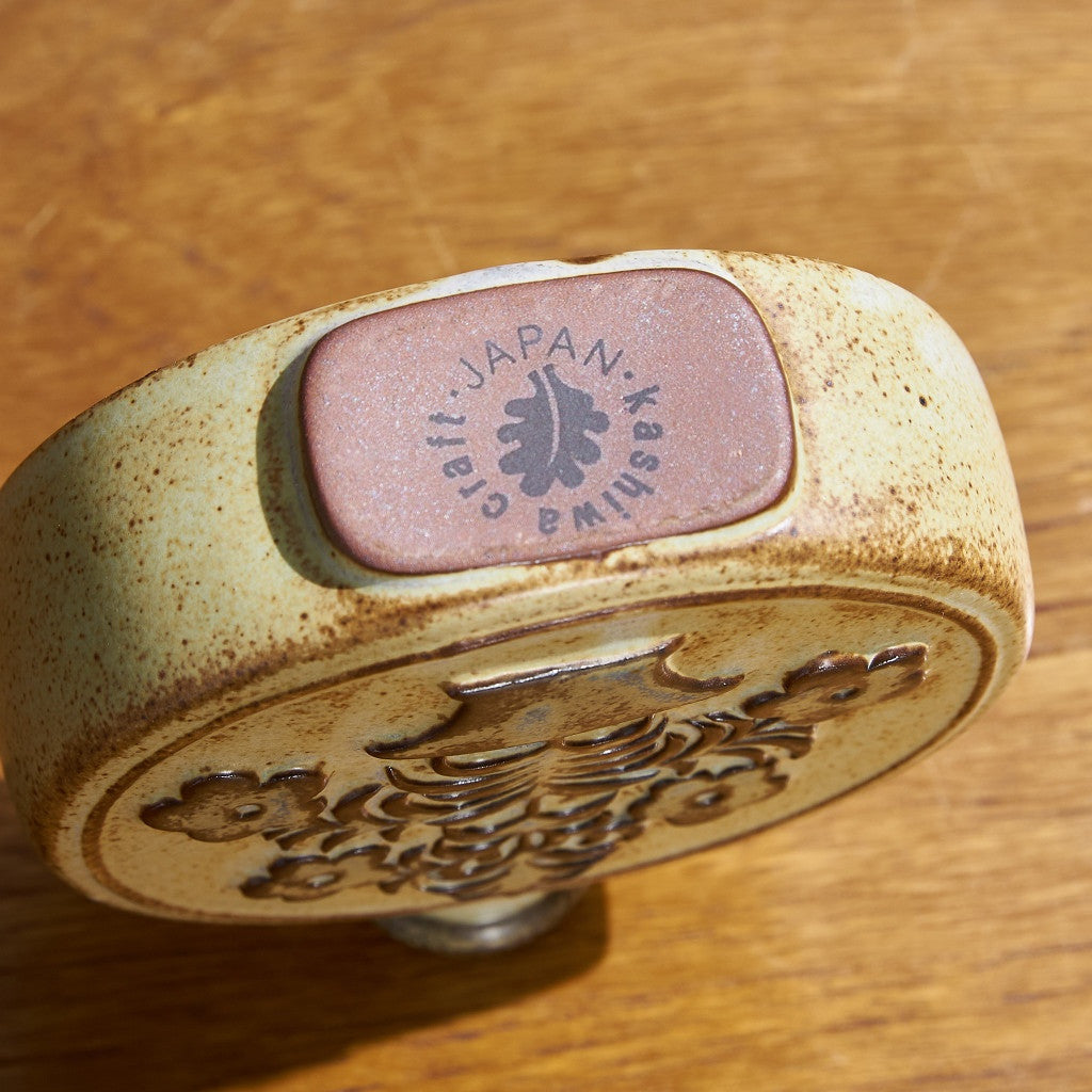 With a grip round Vase