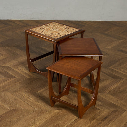 Astro ヴィンテージ タイルトップ ネストテーブル (3552D)