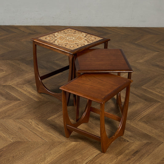 Astro ヴィンテージ タイルトップ ネストテーブル (3552D)