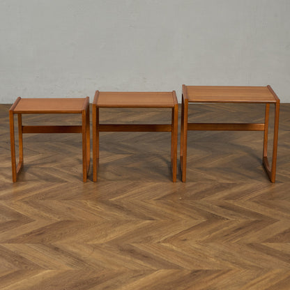 Quadrille ヴィンテージ ネストテーブル