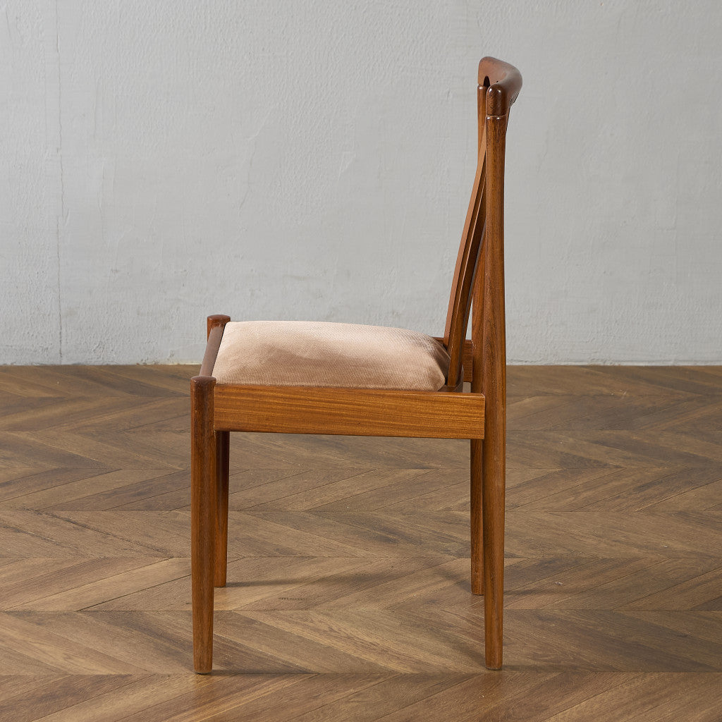 スラットバックチェア