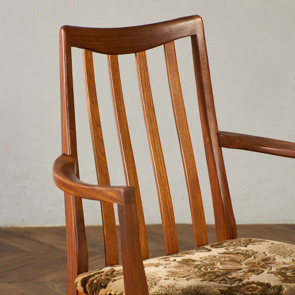 スラットバックチェア