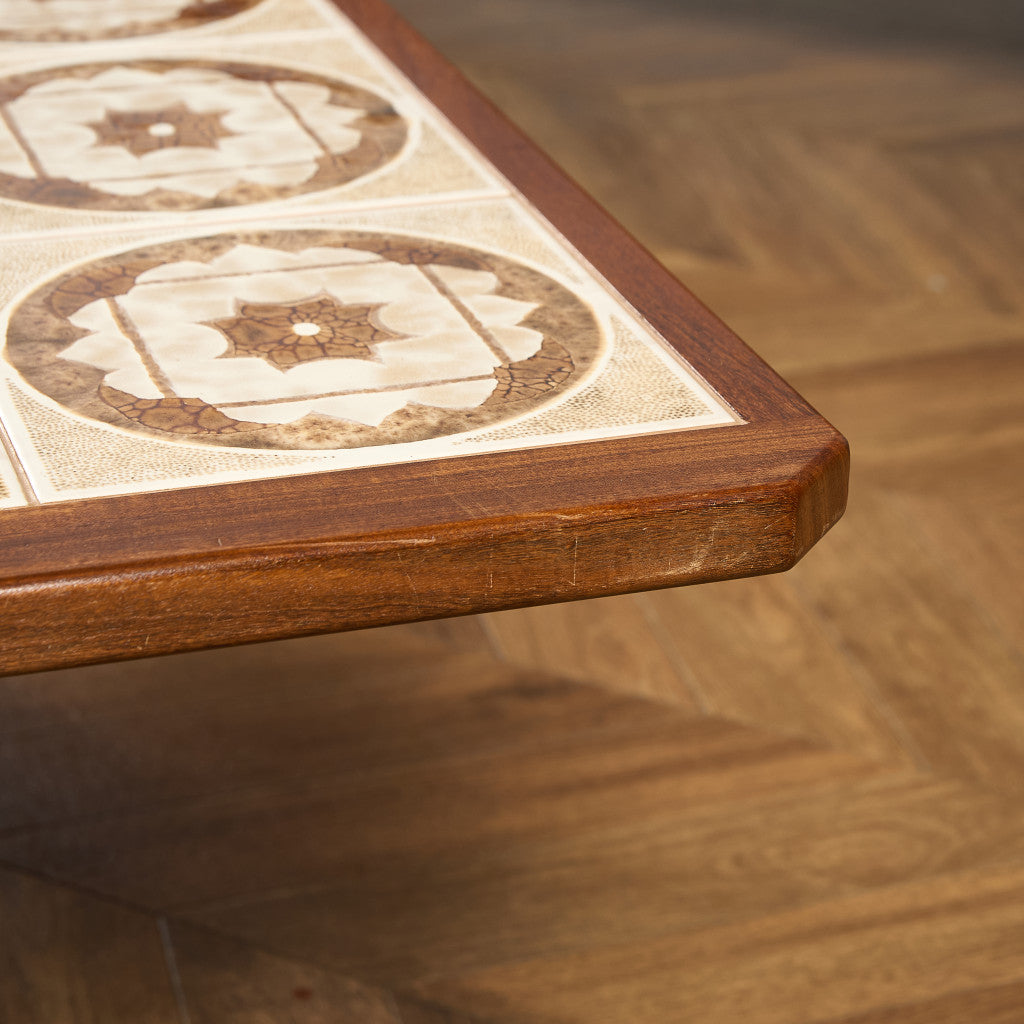 タイルトップ コーヒーテーブル