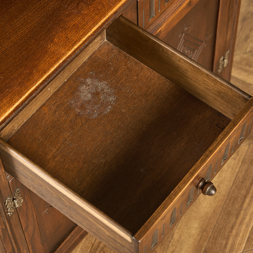 ウェルシュドレッサー 食器棚