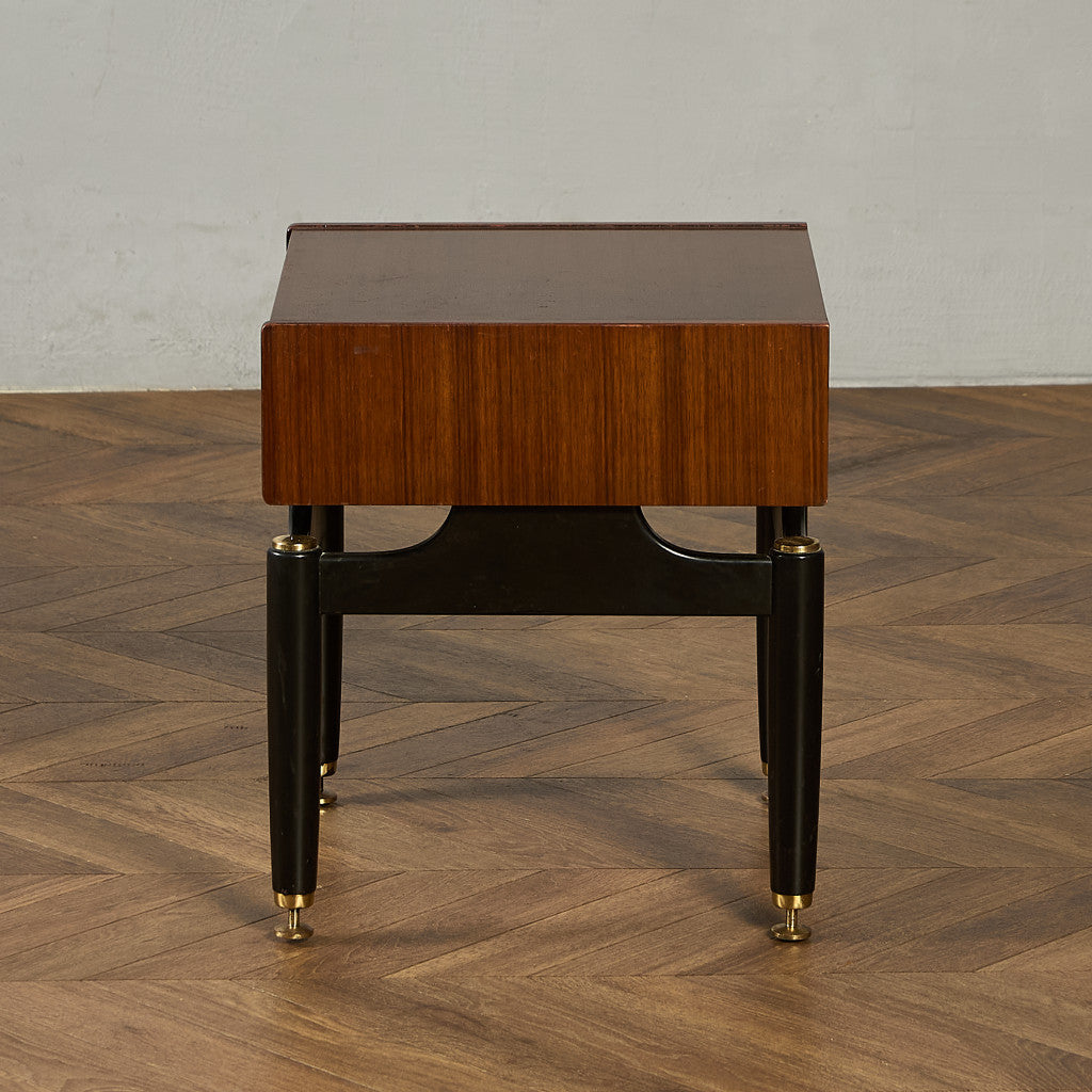 Tola&black ベッドサイドテーブル 206