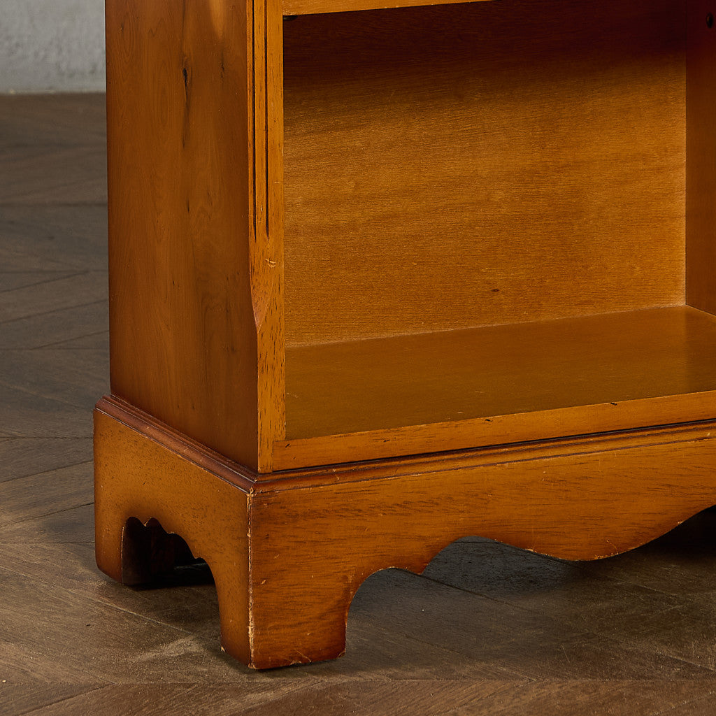 英国 クラシック サイドキャビネット