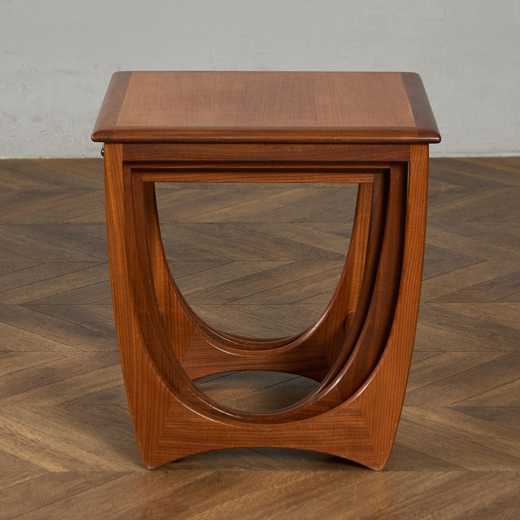 Astro ネストテーブル