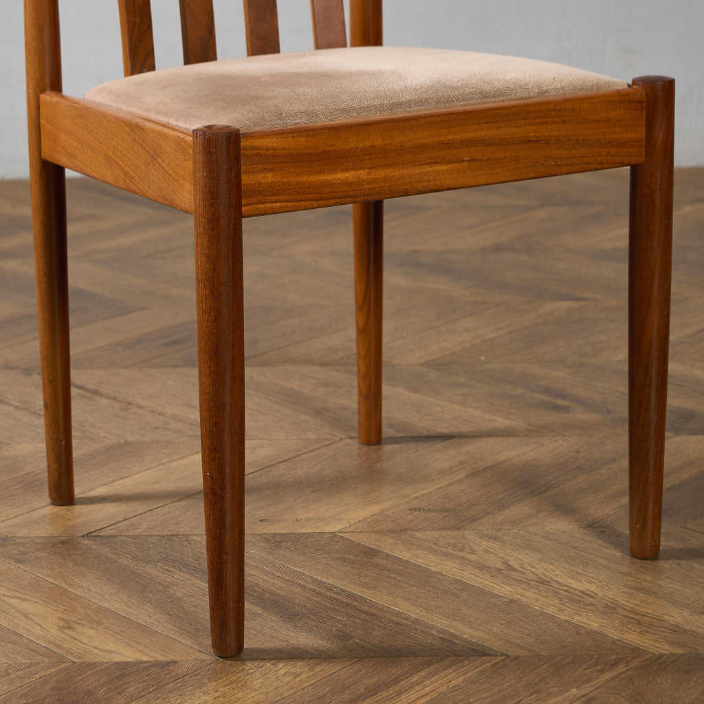 スラットバックチェア