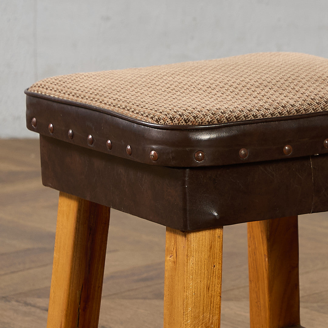 英国 クラシック スツール #96658 – camori ヴィンテージ家具・北欧