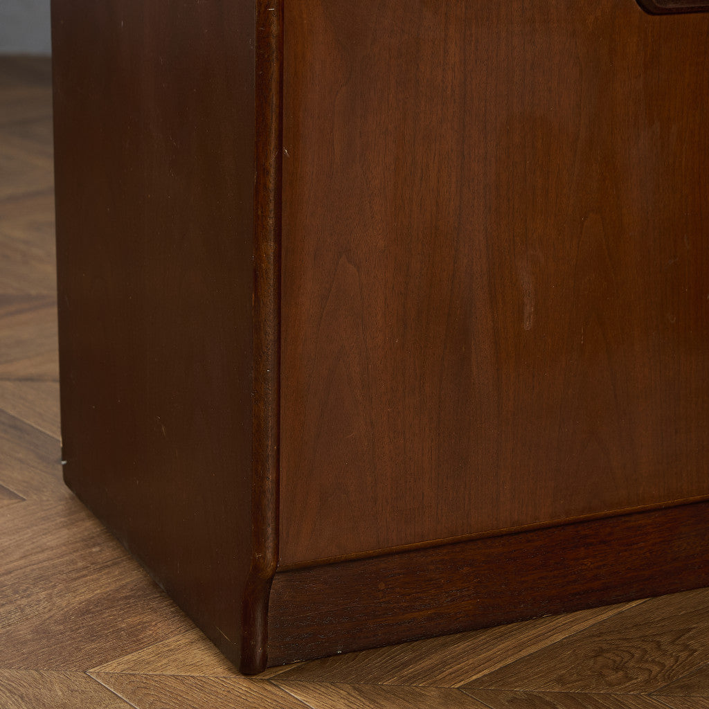 英国 ヴィンテージ カップボード