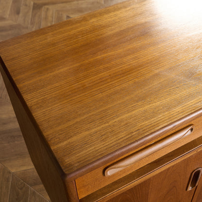 Fresco ヴィンテージ 脚付き サイドボード (4072)