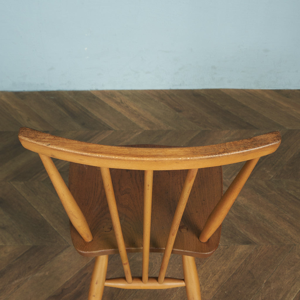 スティックバックチェア