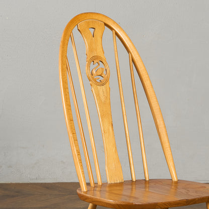 スワンバックチェア ラウンドメタルラベル