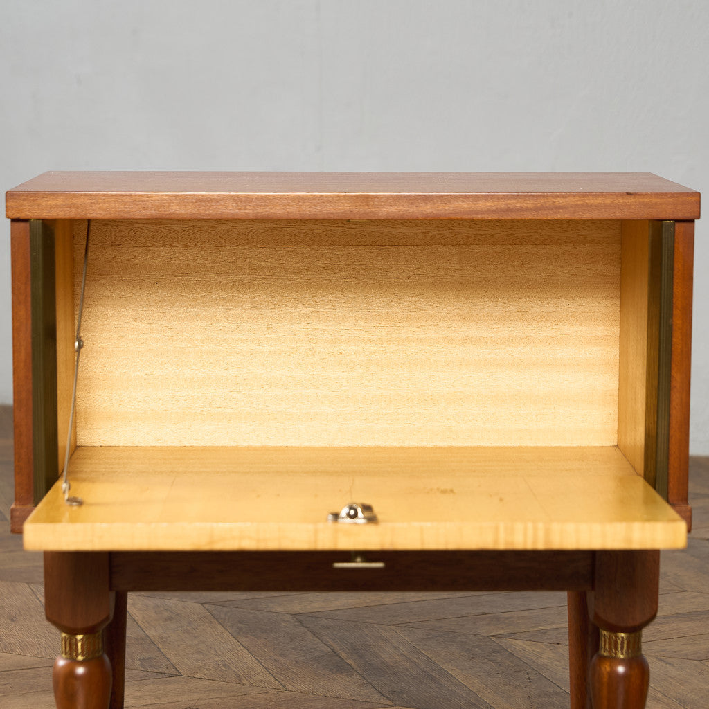 英国 ヴィンテージ ベッドサイドキャビネット