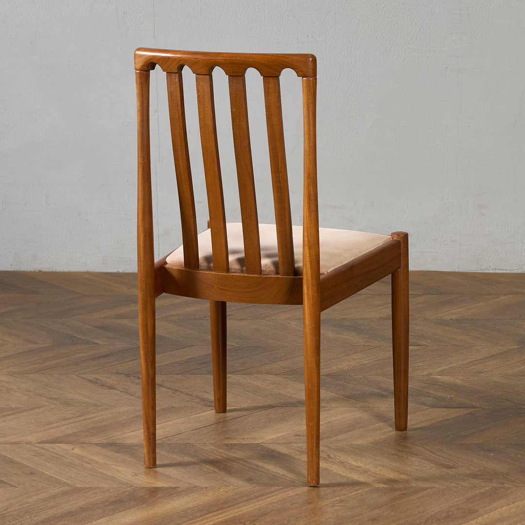 スラットバックチェア