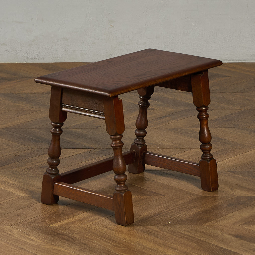 ネストテーブル