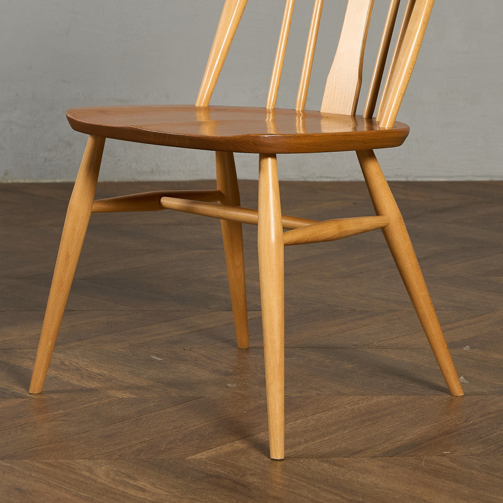 スワンバックチェア  ラウンドメタルラベル