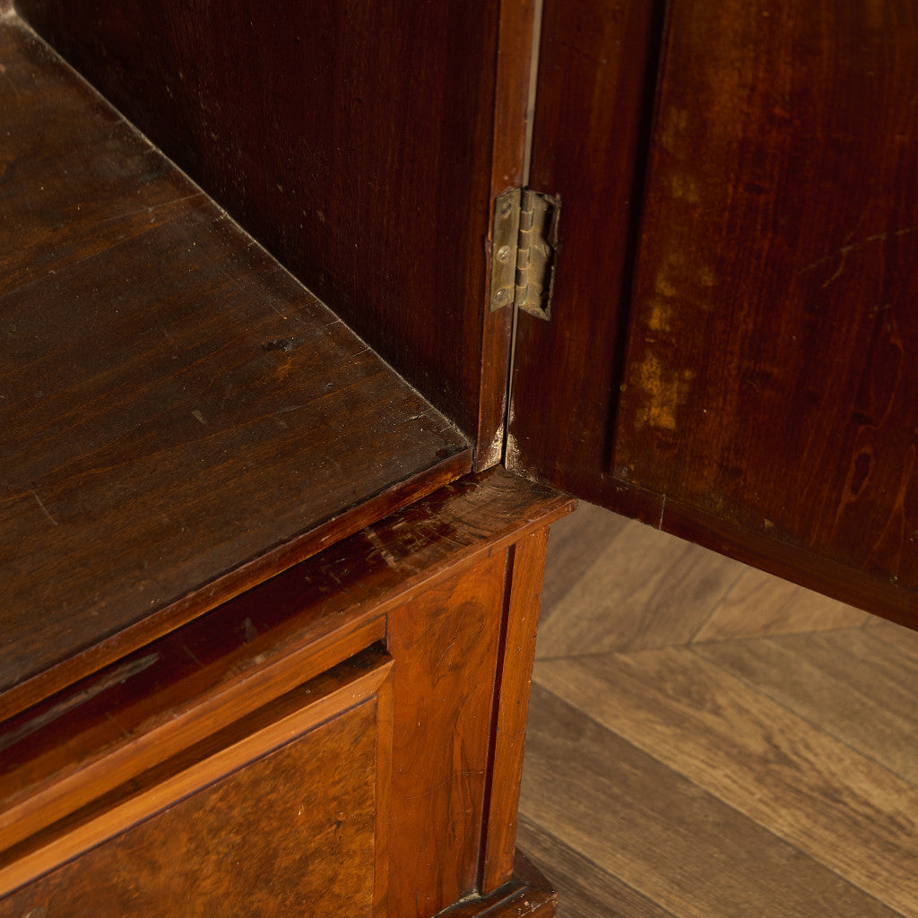 英国 アンティーク ワードローブ