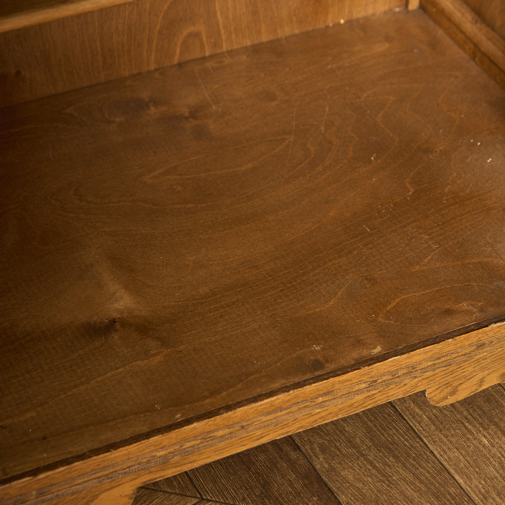 L. Marcus Ltd.  ウェルシュドレッサー 食器棚