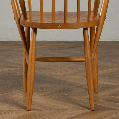 フープバックアームチェア