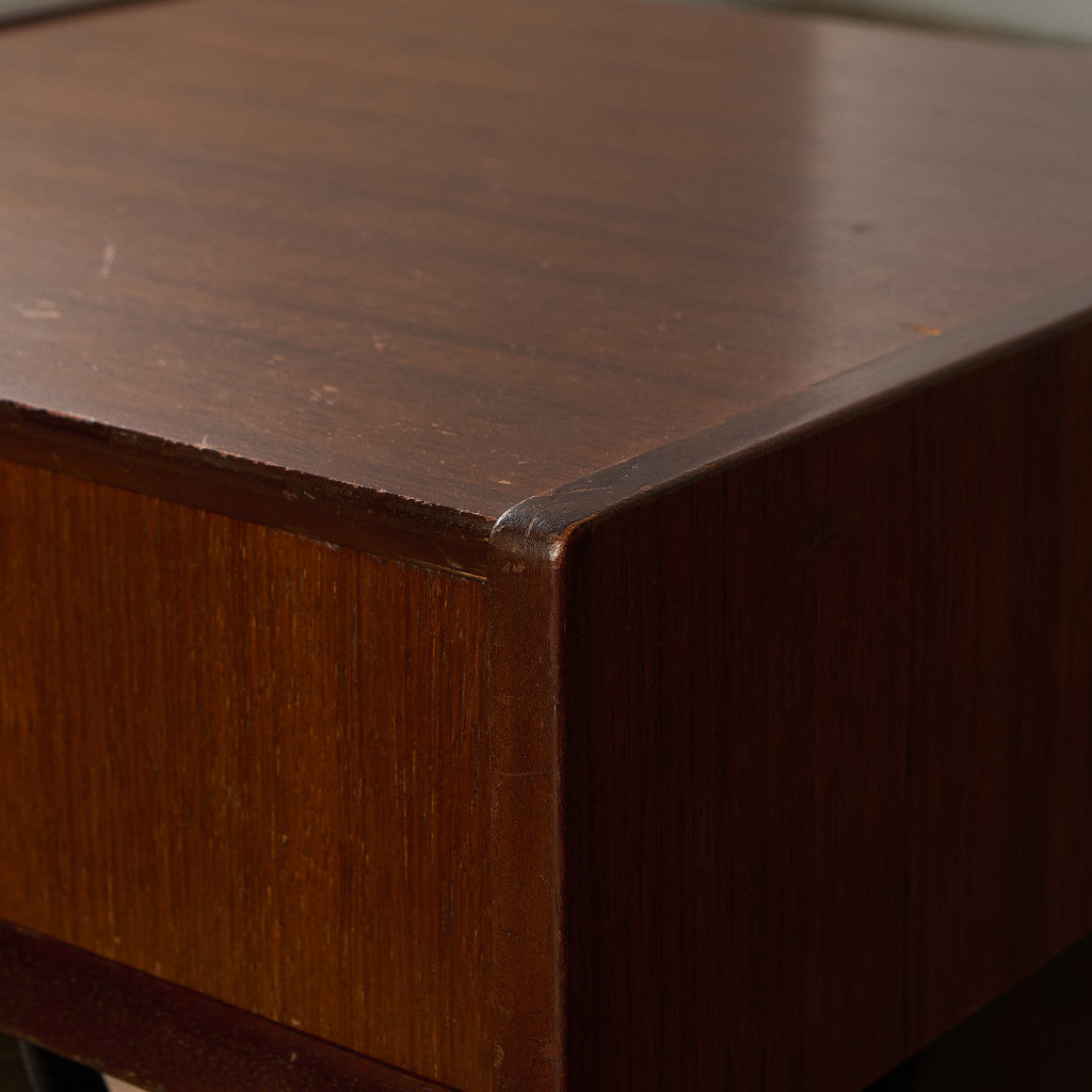 Tola&black ベッドサイドテーブル 206