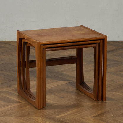 Quadrille ヴィンテージ ネストテーブル