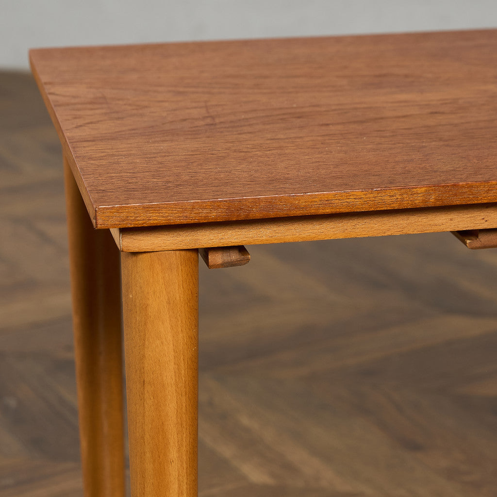 Novy Domov社 Poul Hundevad ネストテーブル