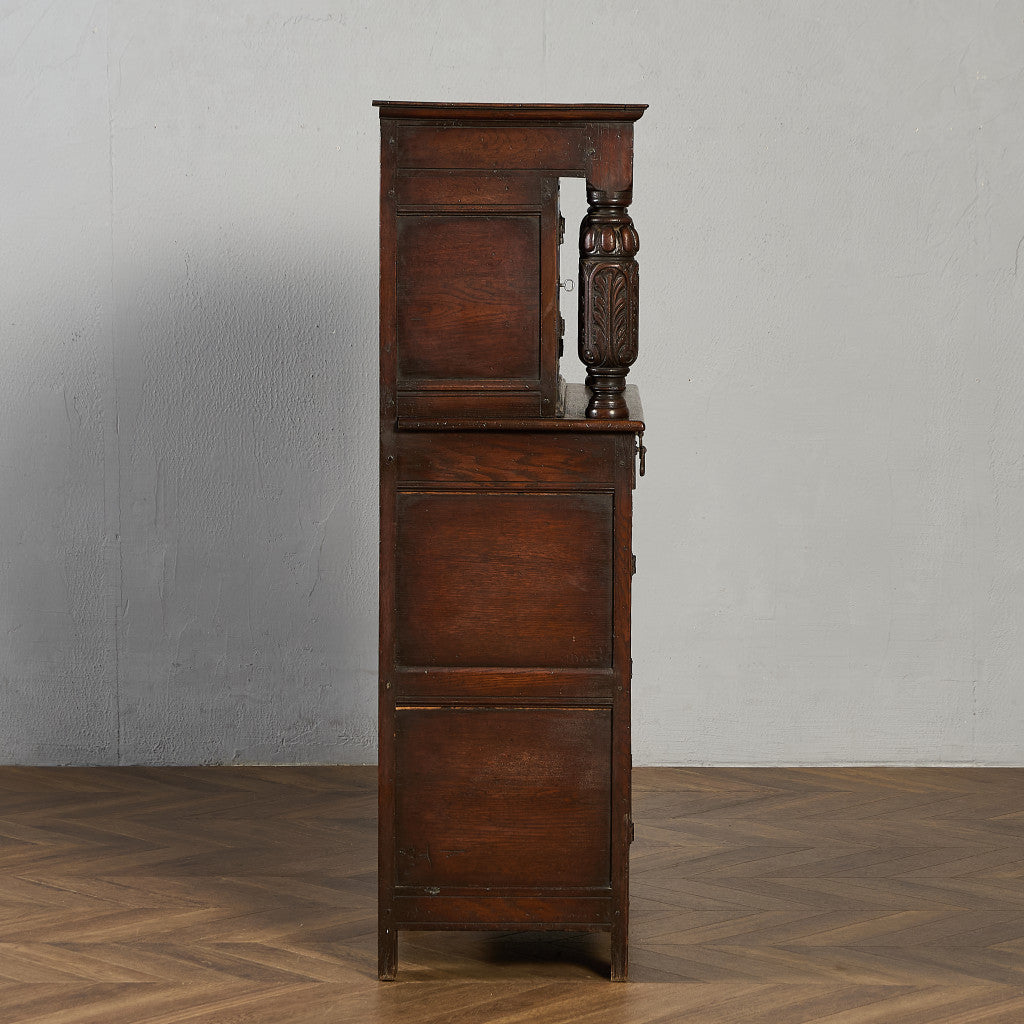 Alfred Allen コートカップボード