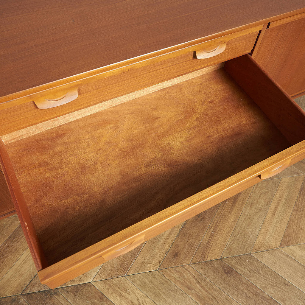 イギリスヴィンテージ サイドボード / カップボード