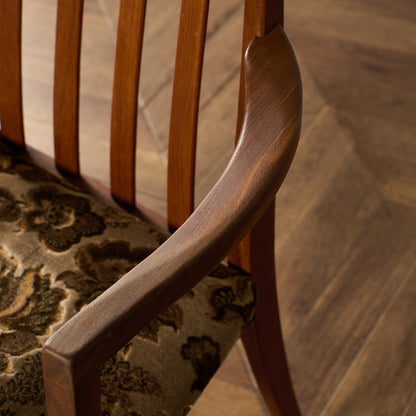 スラットバックチェア