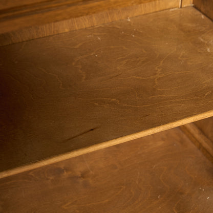 L. Marcus Ltd.  ウェルシュドレッサー 食器棚