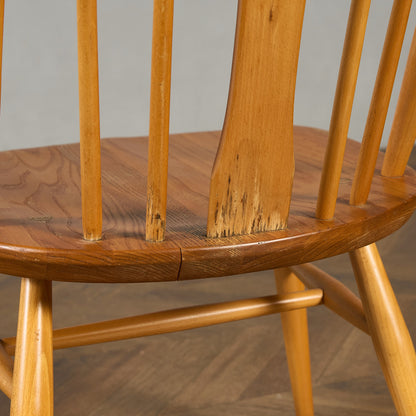 スワンバックチェア ラウンドメタルラベル