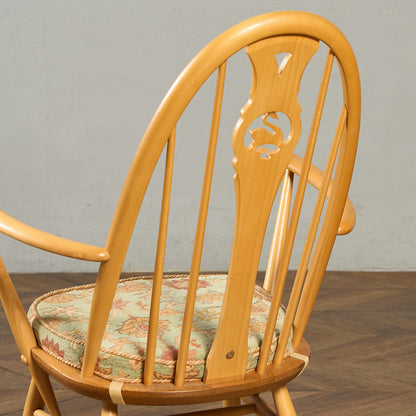 ヴィンテージ スワンバック ロッキングチェア ラウンド型メタルラベル