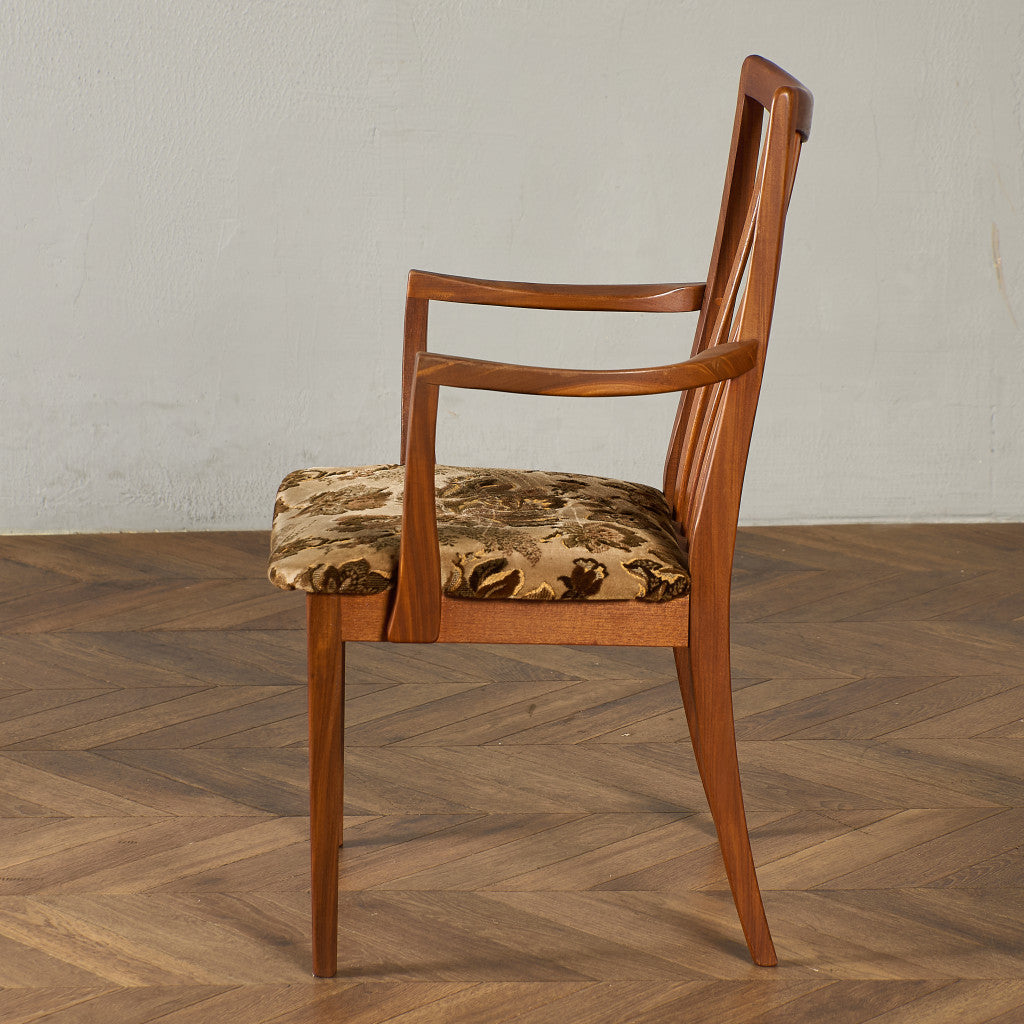 スラットバックチェア