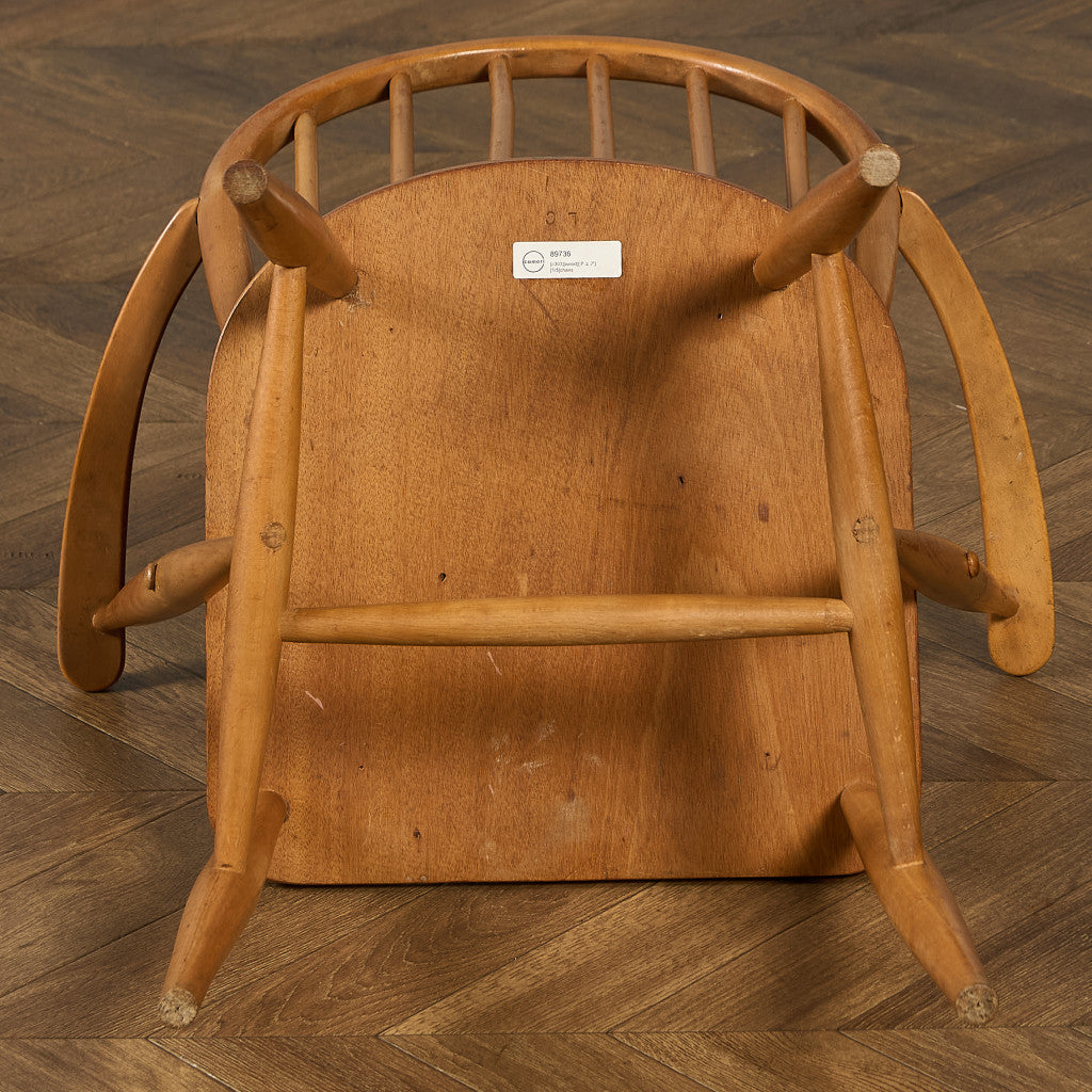 フープバックアームチェア