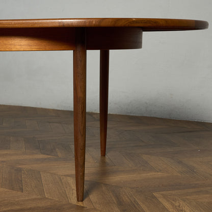 ヴィンテージ エクステンション オーバルダイニングテーブル