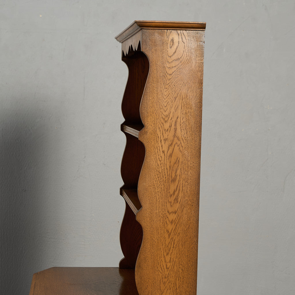 L. Marcus Ltd.  ウェルシュドレッサー 食器棚