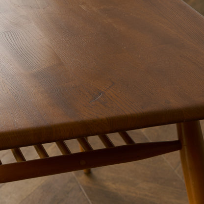 ブレックファストテーブル