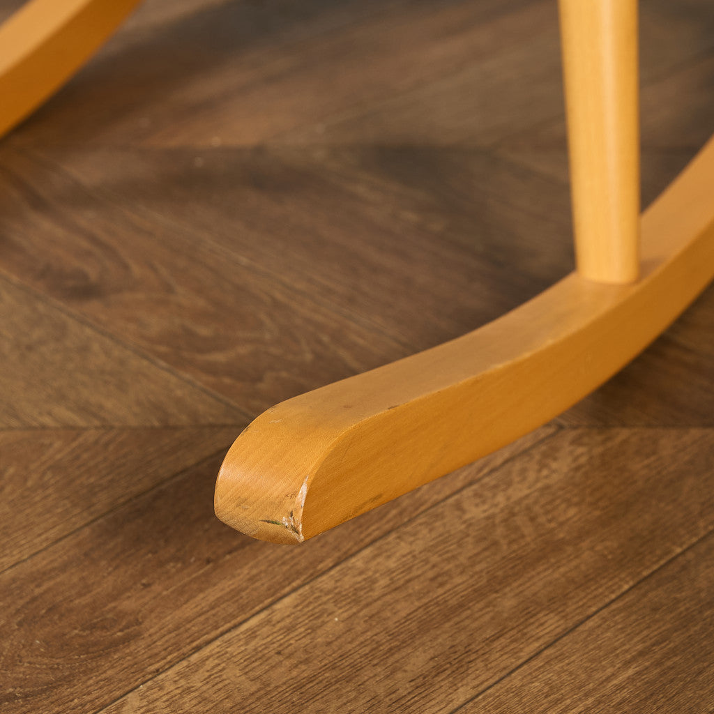 ヴィンテージ スワンバック ロッキングチェア ラウンド型メタルラベル