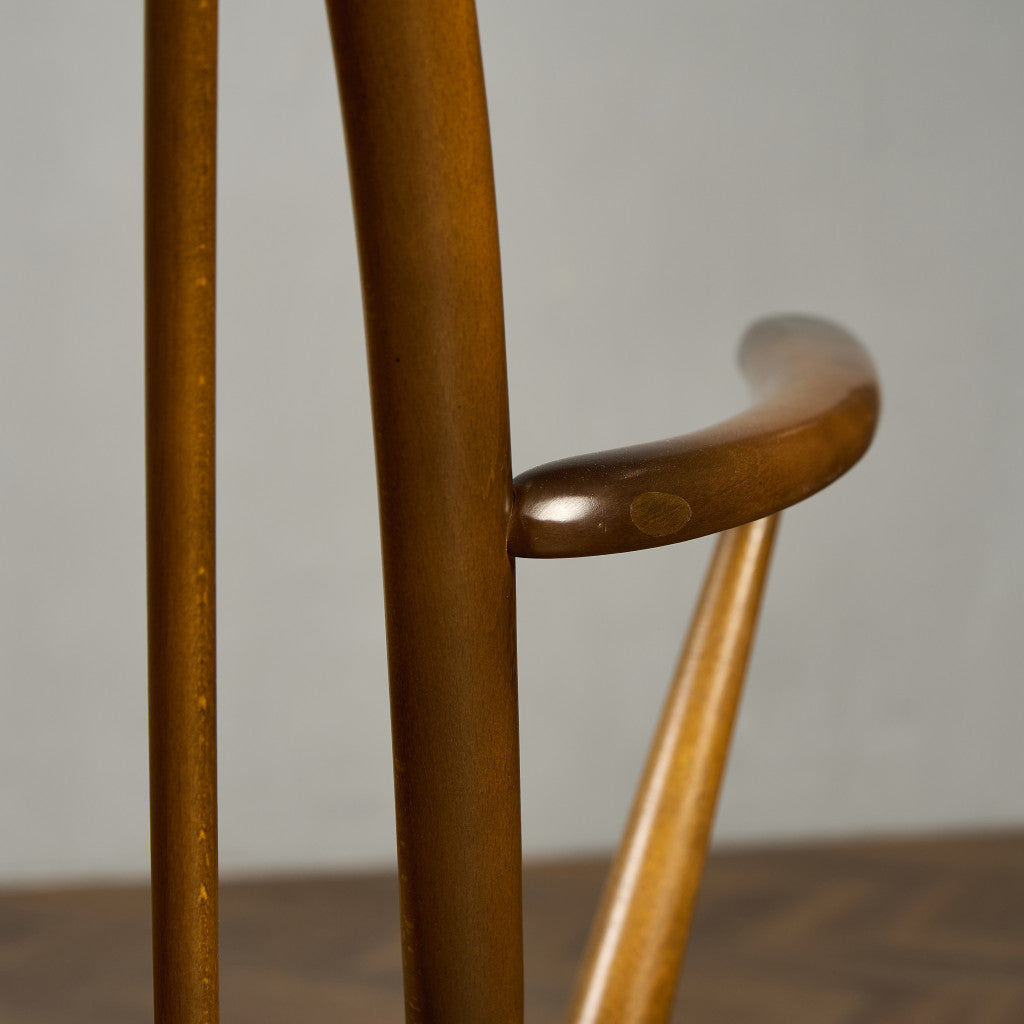 ヴィンテージ クエーカー アームチェア ラウンドゴールドラベル