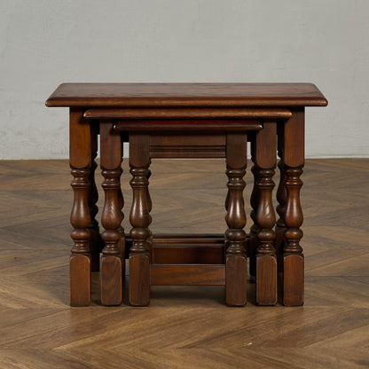 ネストテーブル