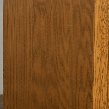 L. Marcus Ltd.  ウェルシュドレッサー 食器棚