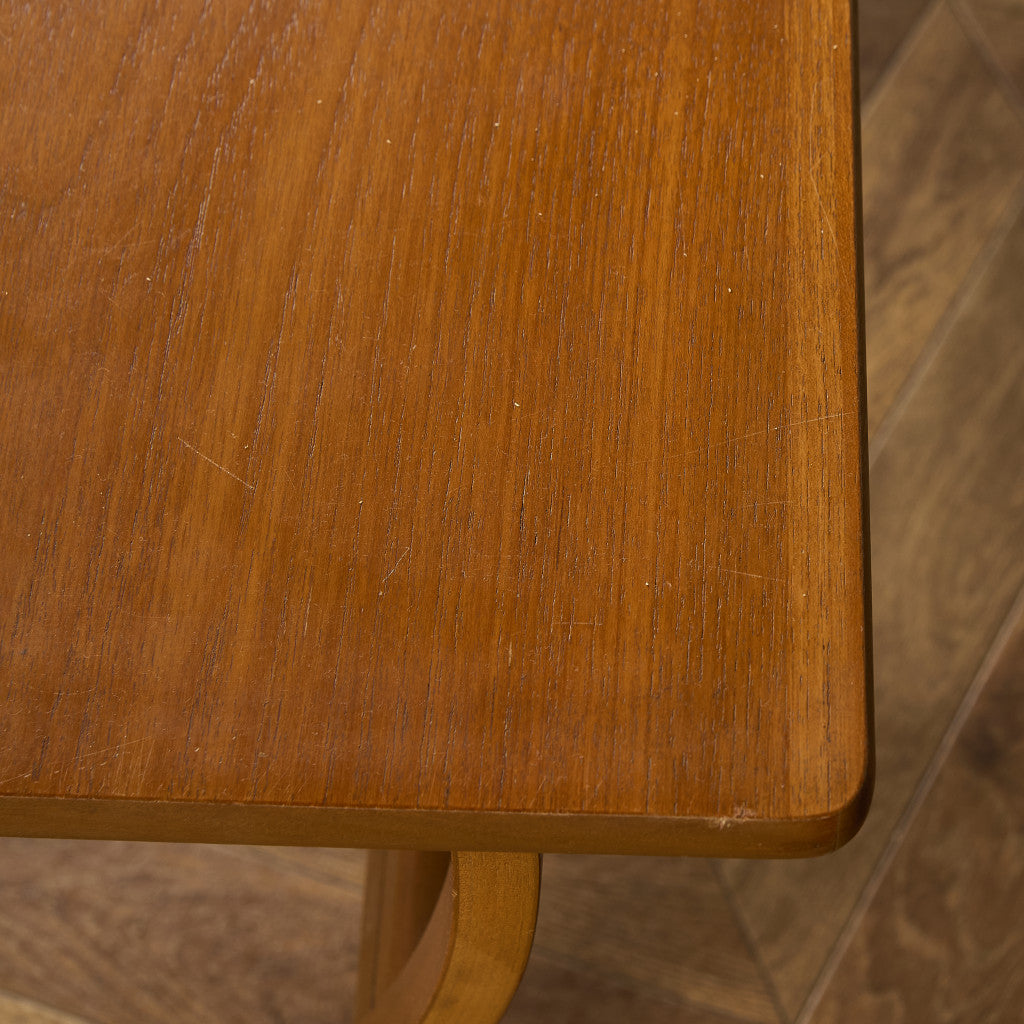 ネストテーブル