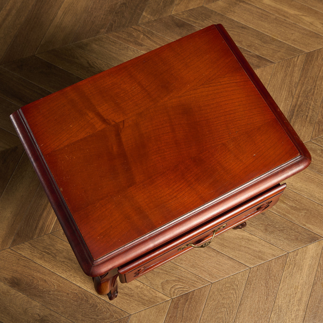 英国 クラシック ベッドサイド キャビネット