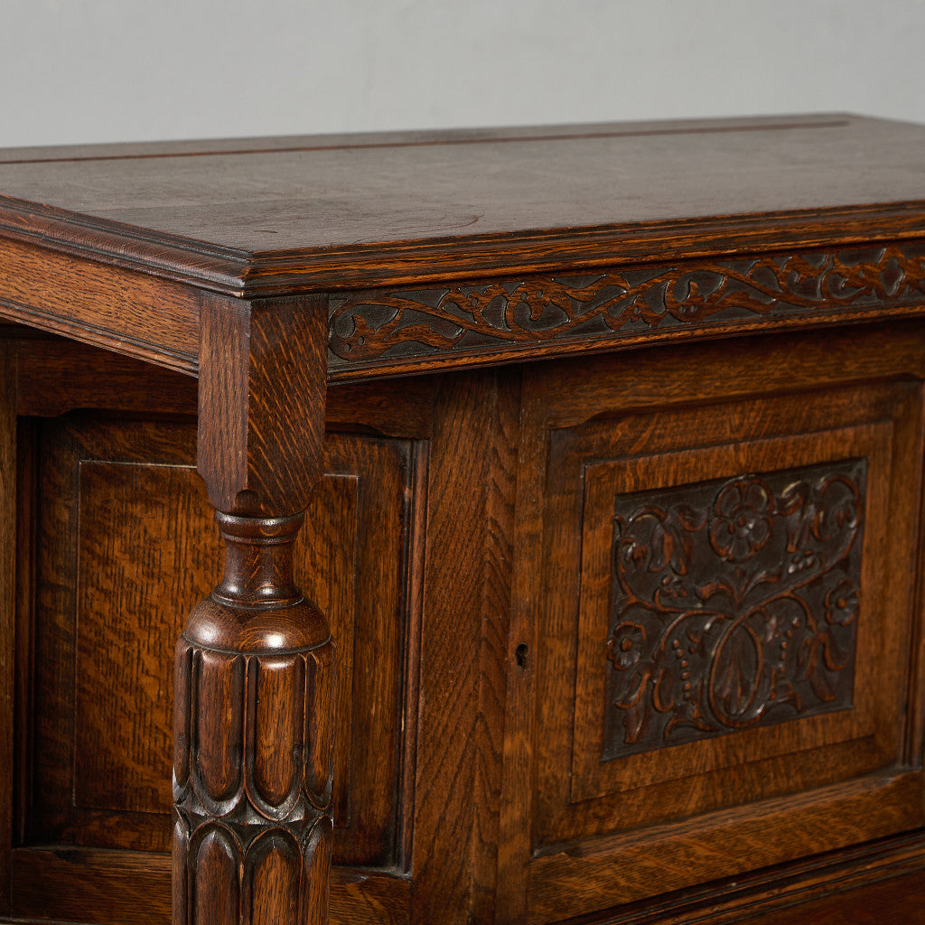 英国 クラシック コートカップボード